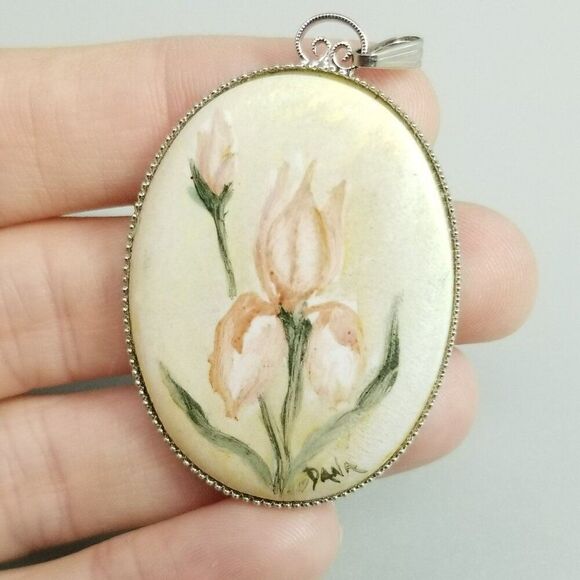 Vintage Pink and Green Painted Flower Pendant, Oval Silver Tone Setting, Signed - Picture 7 of 7